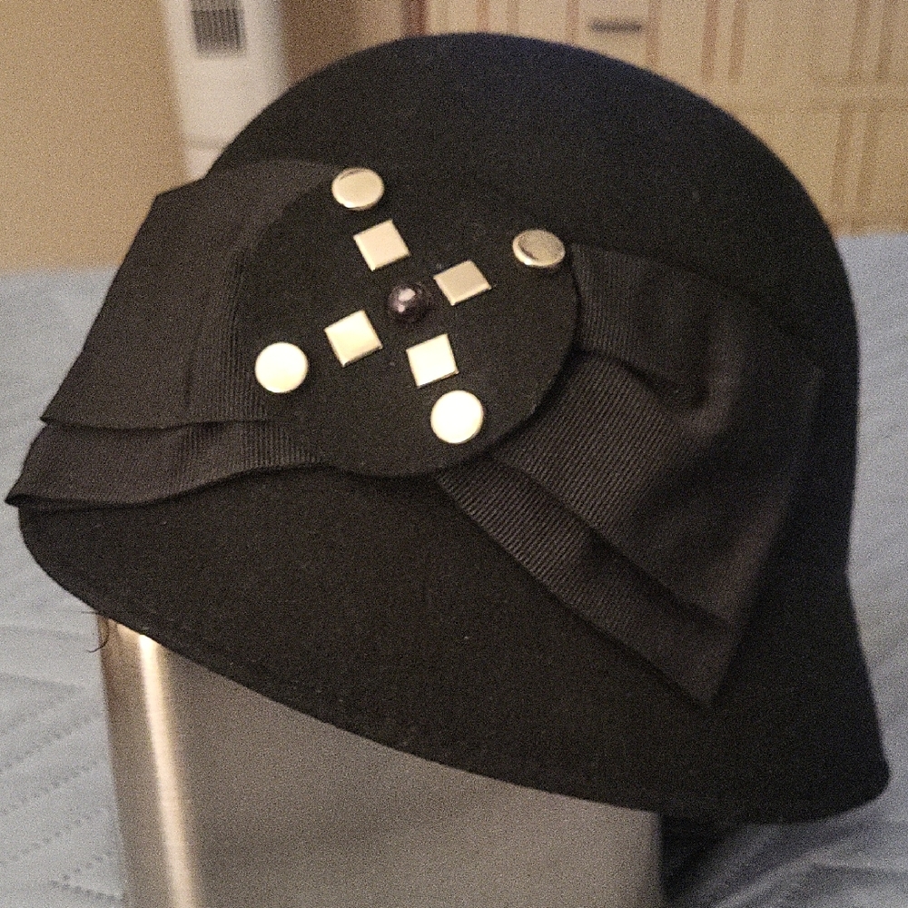 Chic Black Cloche Hat with Decorative Bow